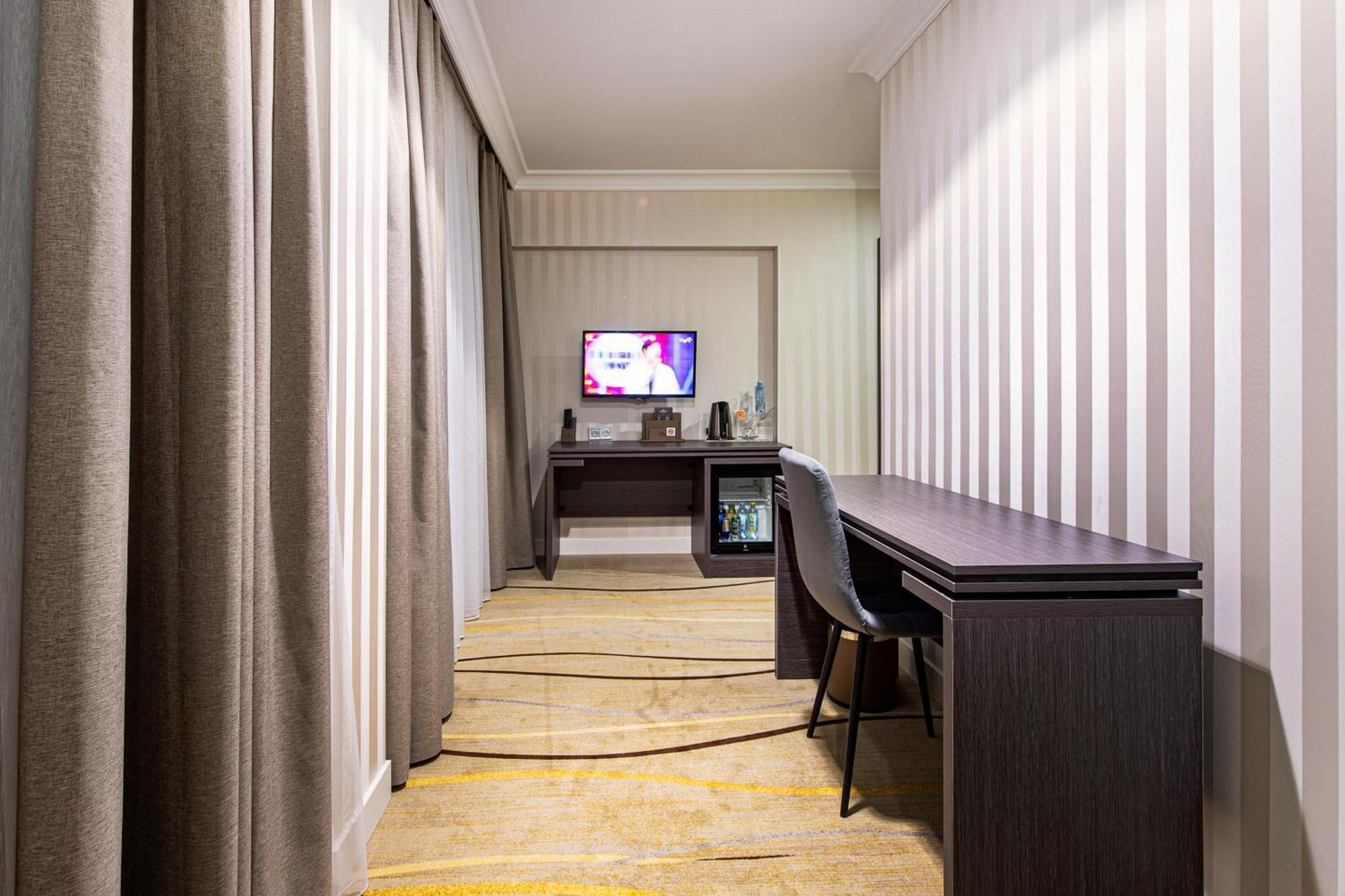 Shymkent Grand Hotel Εξωτερικό φωτογραφία