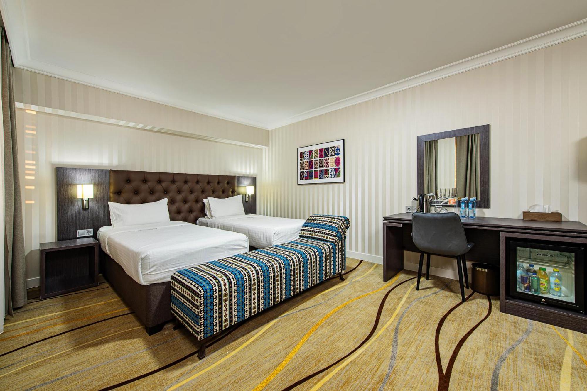 Shymkent Grand Hotel Εξωτερικό φωτογραφία