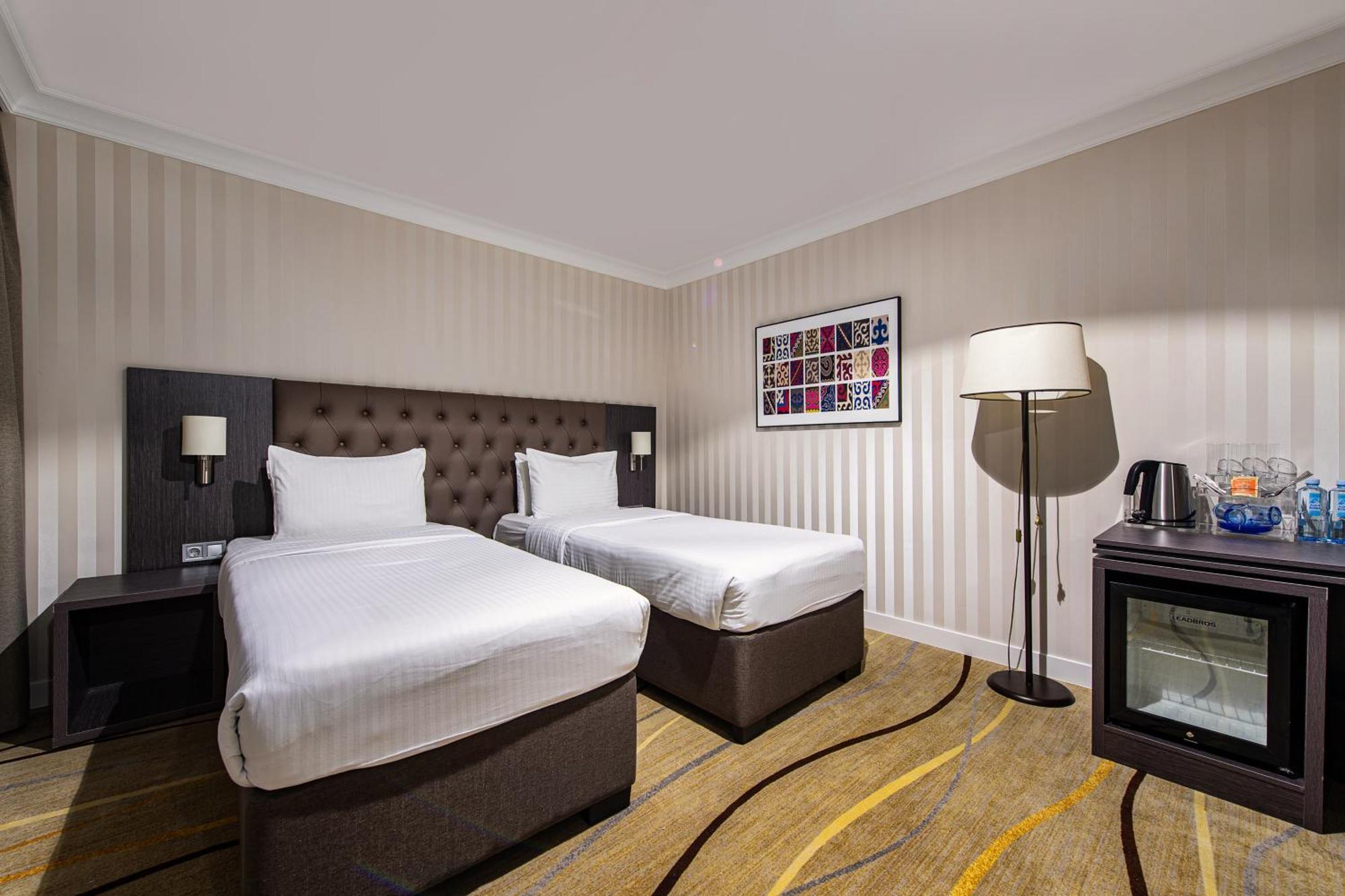 Shymkent Grand Hotel Εξωτερικό φωτογραφία