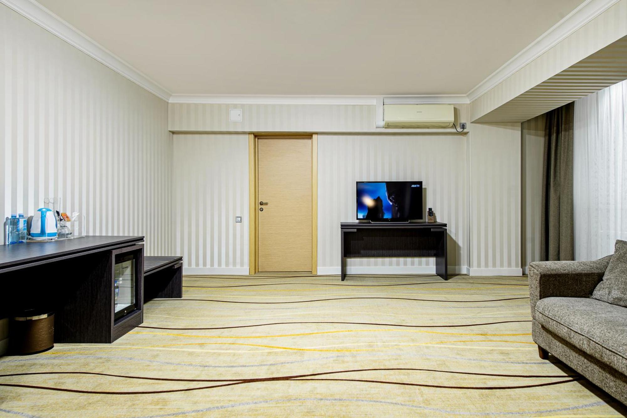 Shymkent Grand Hotel Εξωτερικό φωτογραφία