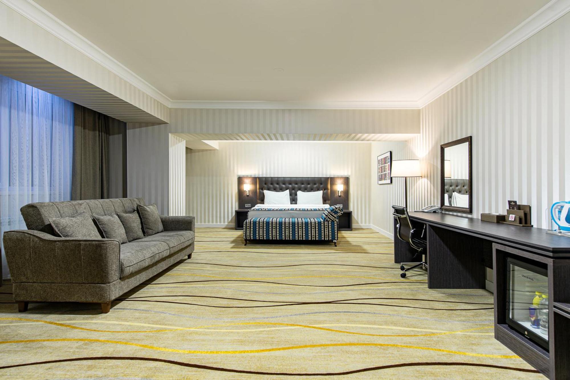Shymkent Grand Hotel Εξωτερικό φωτογραφία