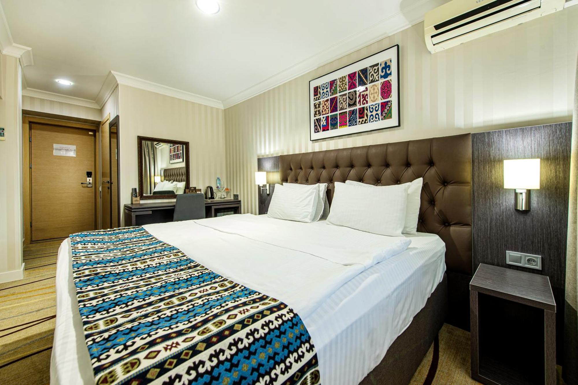 Shymkent Grand Hotel Εξωτερικό φωτογραφία